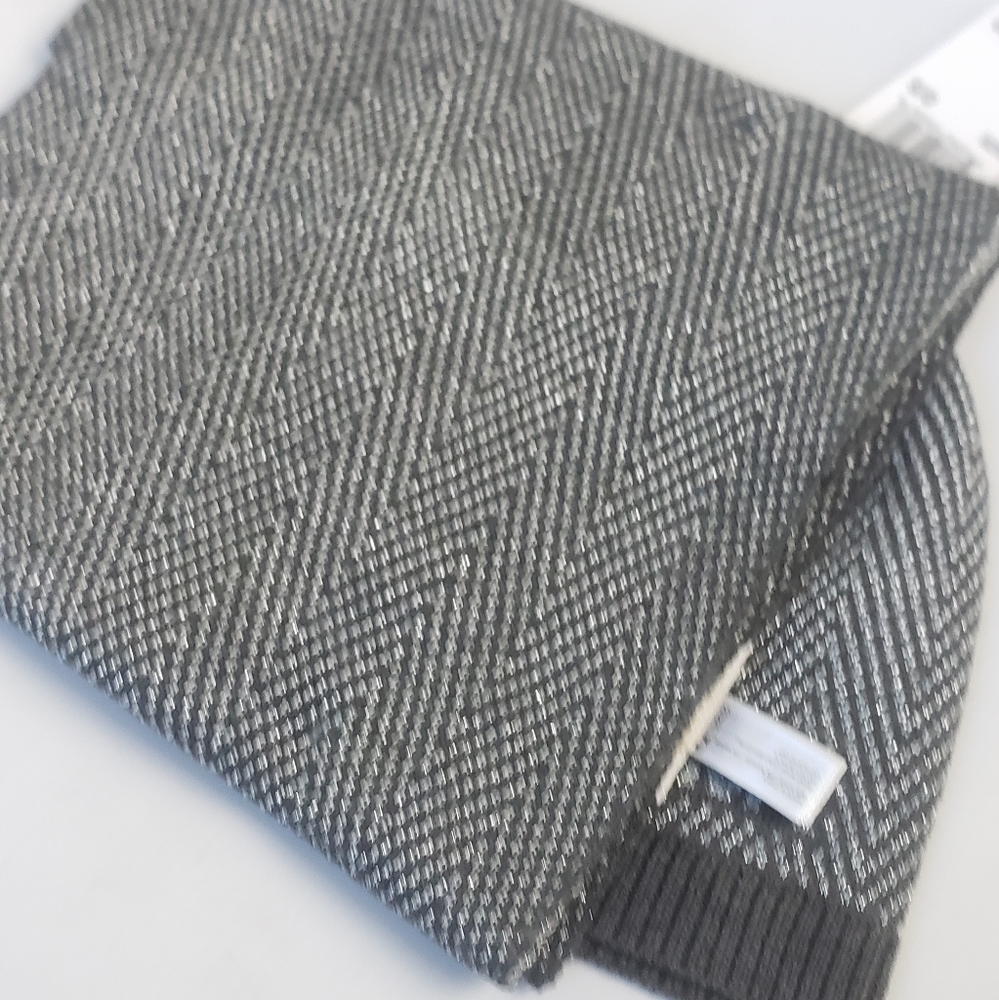 🆕️ MICHAEL KORS Hat/Beanie & Scarf Gift Set! - Picture 4 of 6